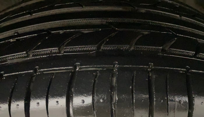 2018 Jeep Compass LIMITED 1.4 PETROL AT, Petrol, Automatic, 55,718 km, Right Front Tyre Tread