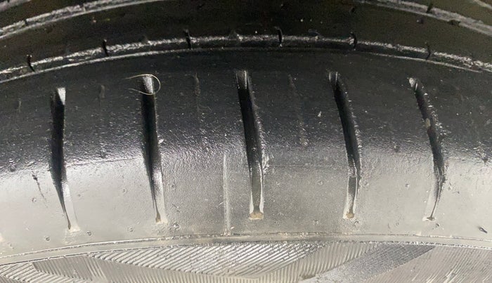 2022 Maruti Baleno ALPHA 1.2 AGS, Petrol, Automatic, 39,528 km, Right Front Tyre Tread