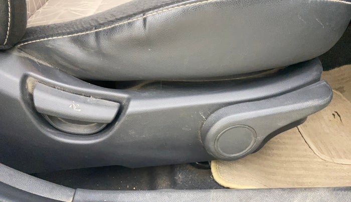 2013 Hyundai Grand i10 ASTA 1.1 CRDI, Diesel, Manual, 92,533 km, Driver Side Adjustment Panel