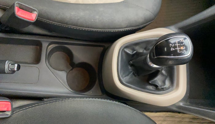 2013 Hyundai Grand i10 ASTA 1.1 CRDI, Diesel, Manual, 92,533 km, Gear Lever