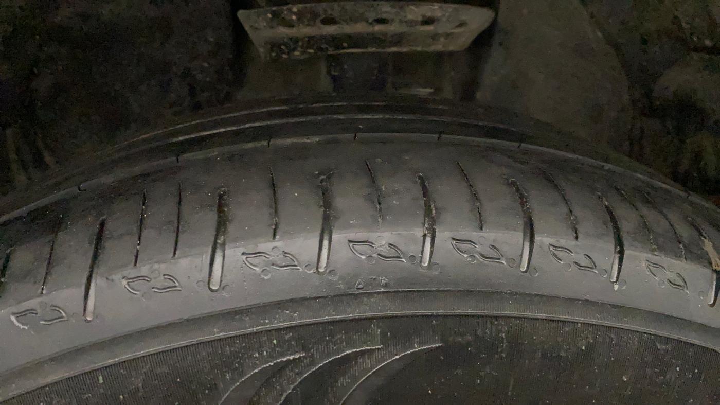 2024 Tata Safari PURE (O), Diesel, Manual, 68,201 km, Left Front Tyre Tread