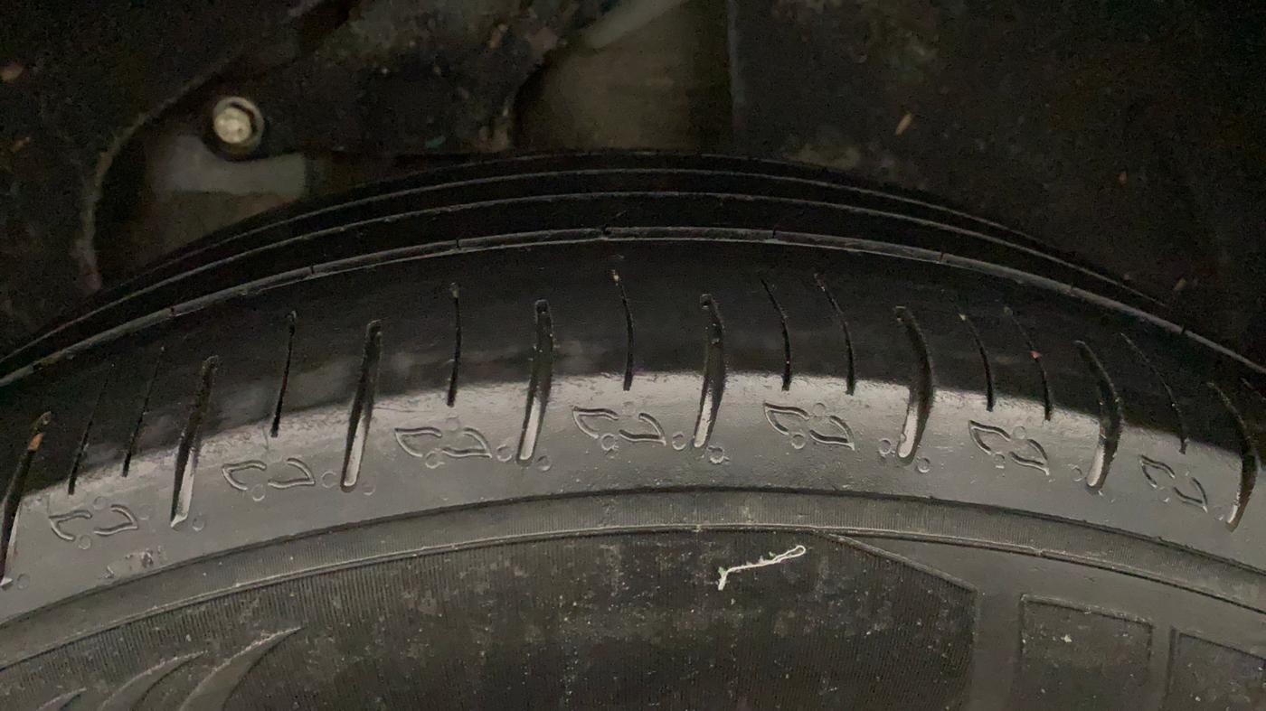 2024 Tata Safari PURE (O), Diesel, Manual, 68,201 km, Left Rear Tyre Tread