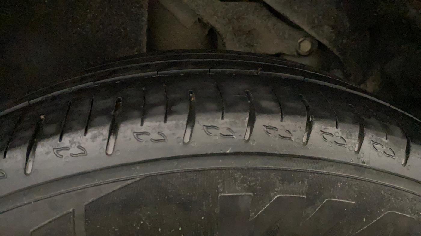 2024 Tata Safari PURE (O), Diesel, Manual, 68,201 km, Right Rear Tyre Tread
