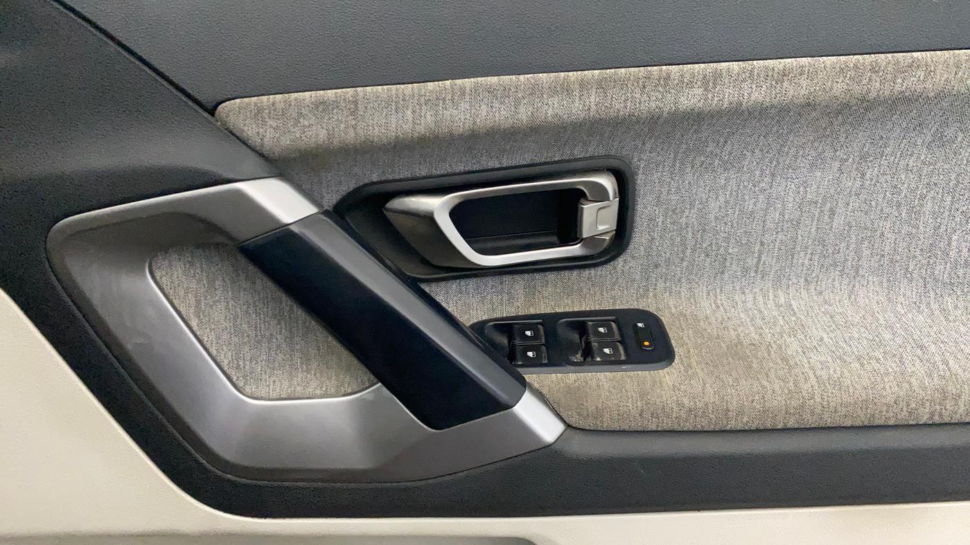 2024 Tata Safari PURE (O), Diesel, Manual, 68,201 km, Driver Side Door Panels Control