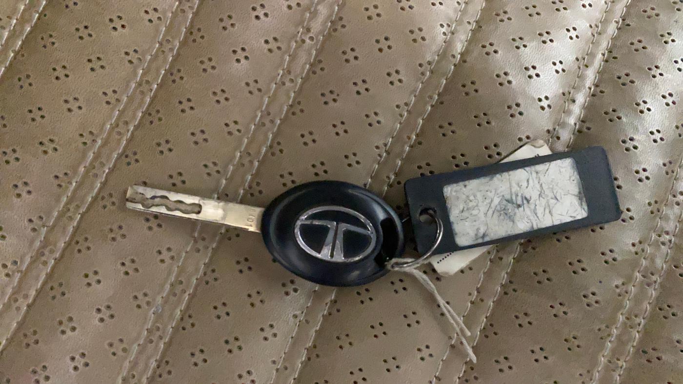 2024 Tata Safari PURE (O), Diesel, Manual, 68,201 km, Key Close Up