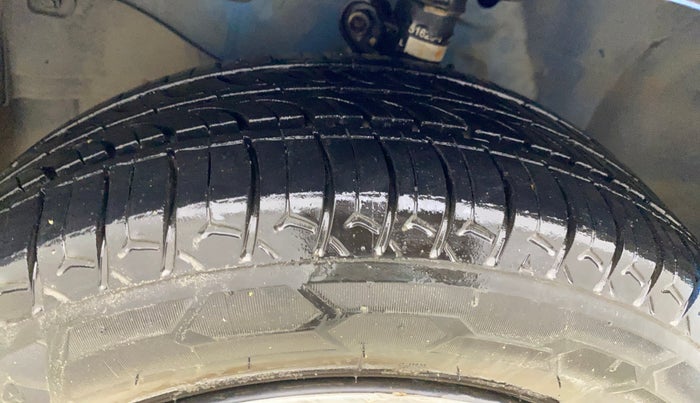 2013 Honda Brio S MT, Petrol, Manual, 63,427 km, Left Front Tyre Tread