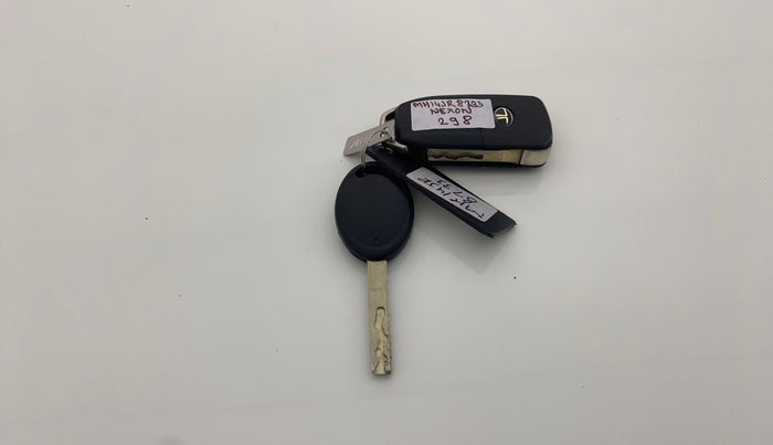 2021 Tata NEXON XM PETROL, Petrol, Manual, 34,367 km, Key Close Up