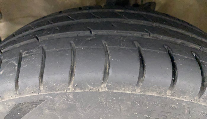 2017 Maruti Wagon R 1.0 VXI AMT, Petrol, Automatic, 69,849 km, Left Front Tyre Tread