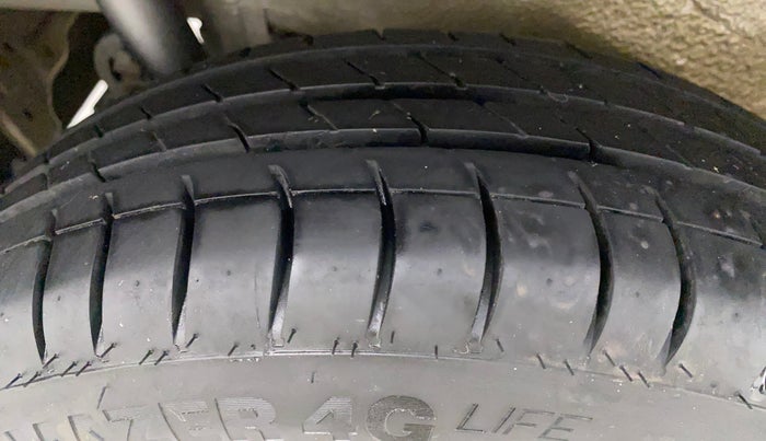 2017 Maruti Wagon R 1.0 VXI AMT, Petrol, Automatic, 69,849 km, Right Rear Tyre Tread