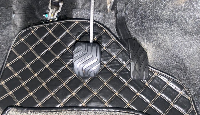 2022 Renault Kwid CLIMBER 1.0 AMT Dual Tone , Petrol, Automatic, 10,758 km, Pedals