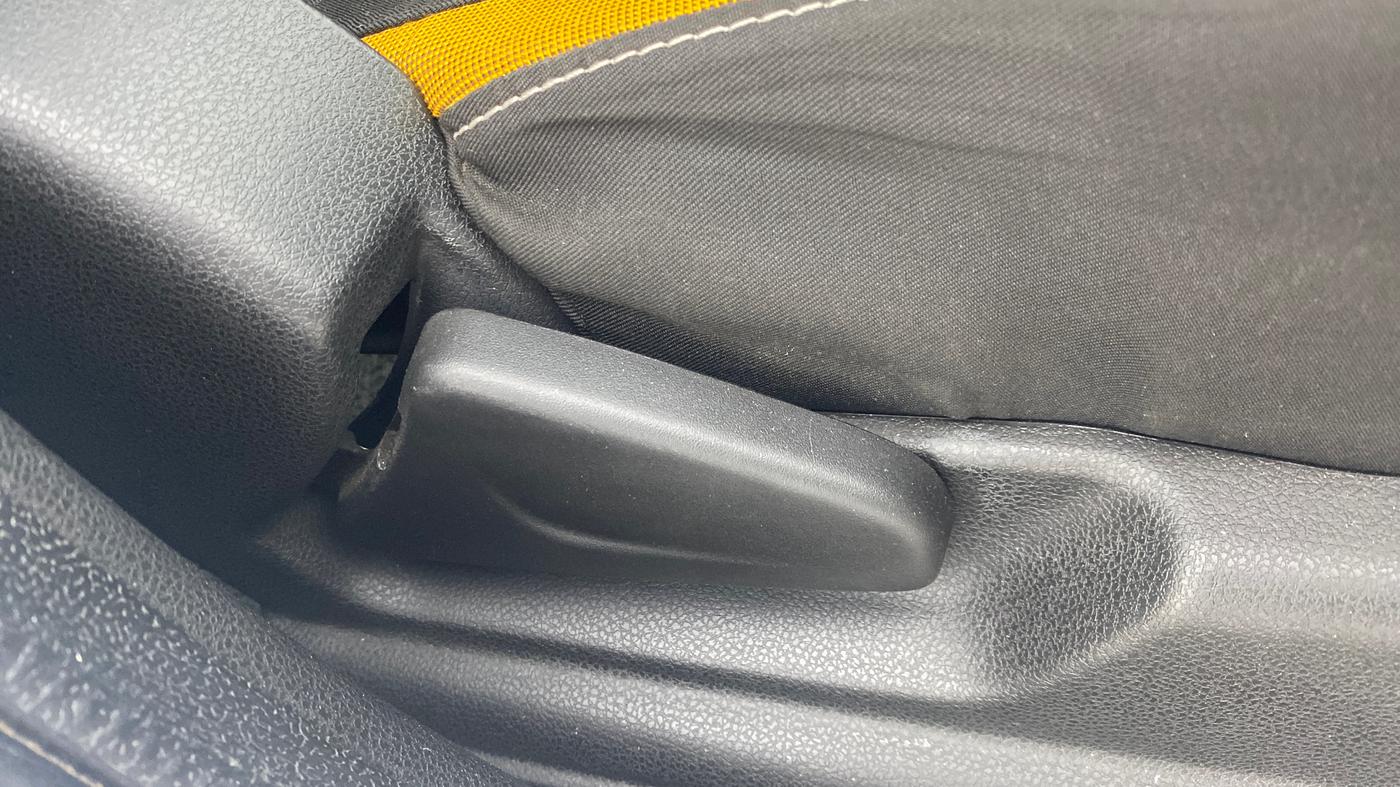 2022 Renault Kwid CLIMBER 1.0 AMT Dual Tone , Petrol, Automatic, 10,758 km, Driver Side Adjustment Panel