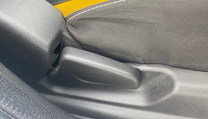 2022 Renault Kwid CLIMBER 1.0 AMT Dual Tone , Petrol, Automatic, 10,758 km, Driver Side Adjustment Panel