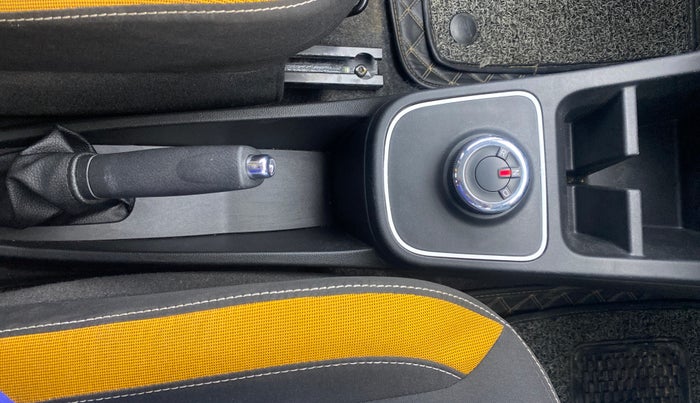 2022 Renault Kwid CLIMBER 1.0 AMT Dual Tone , Petrol, Automatic, 10,758 km, Gear Lever