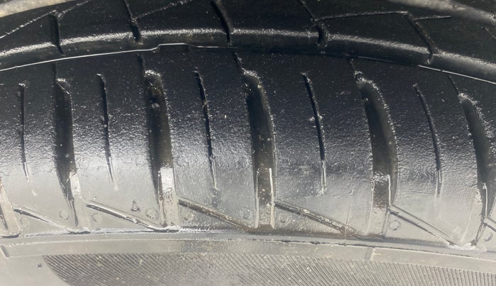 2022 Renault Kwid CLIMBER 1.0 AMT Dual Tone , Petrol, Automatic, 10,758 km, Left Rear Tyre Tread