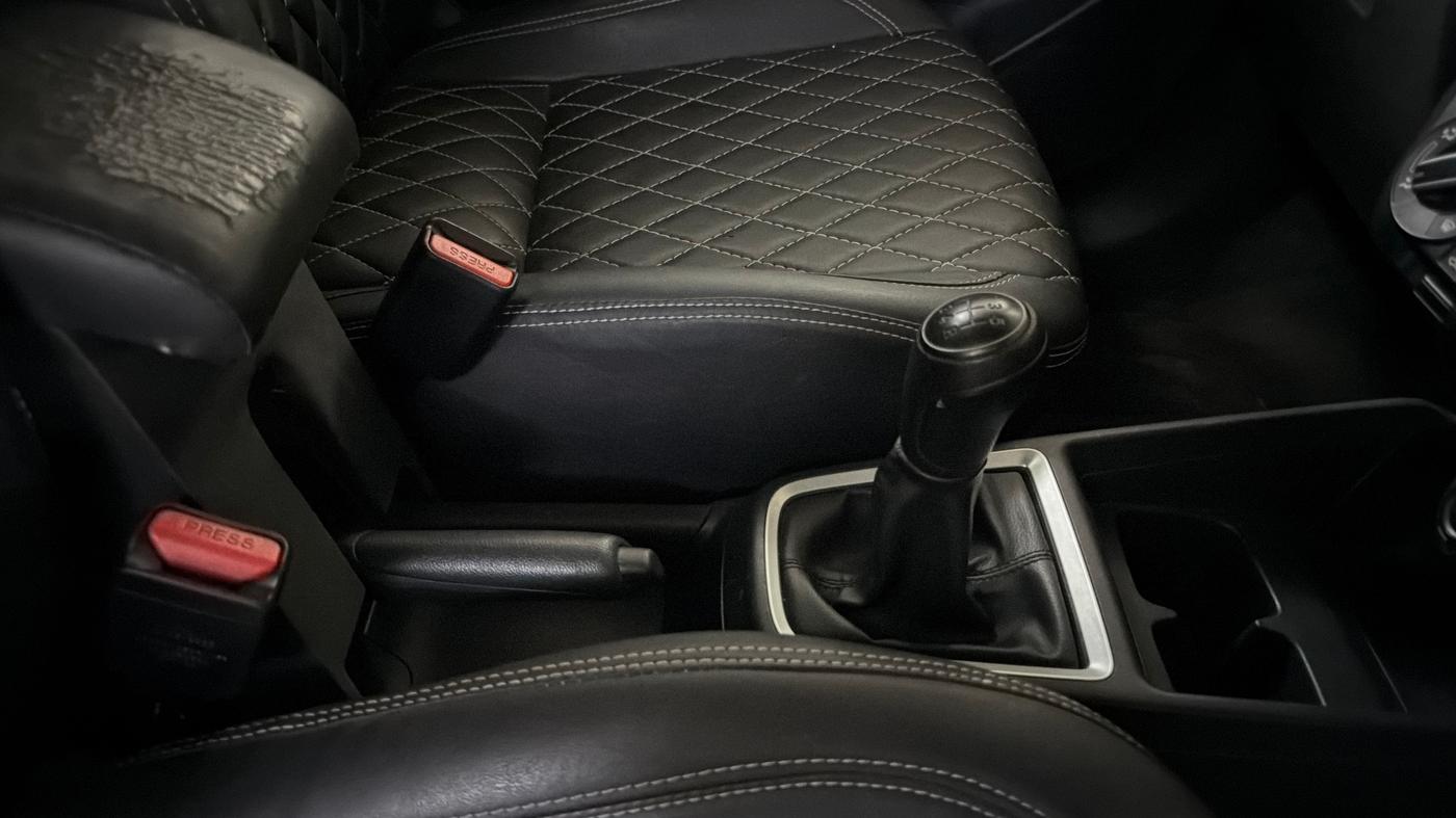 2023 Maruti Swift LXI, Petrol, Manual, 24,990 km, Gear Lever