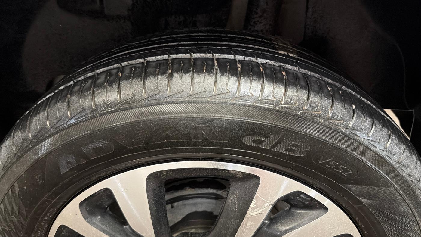 2023 Maruti Swift LXI, Petrol, Manual, 24,990 km, Left Rear Tyre Tread
