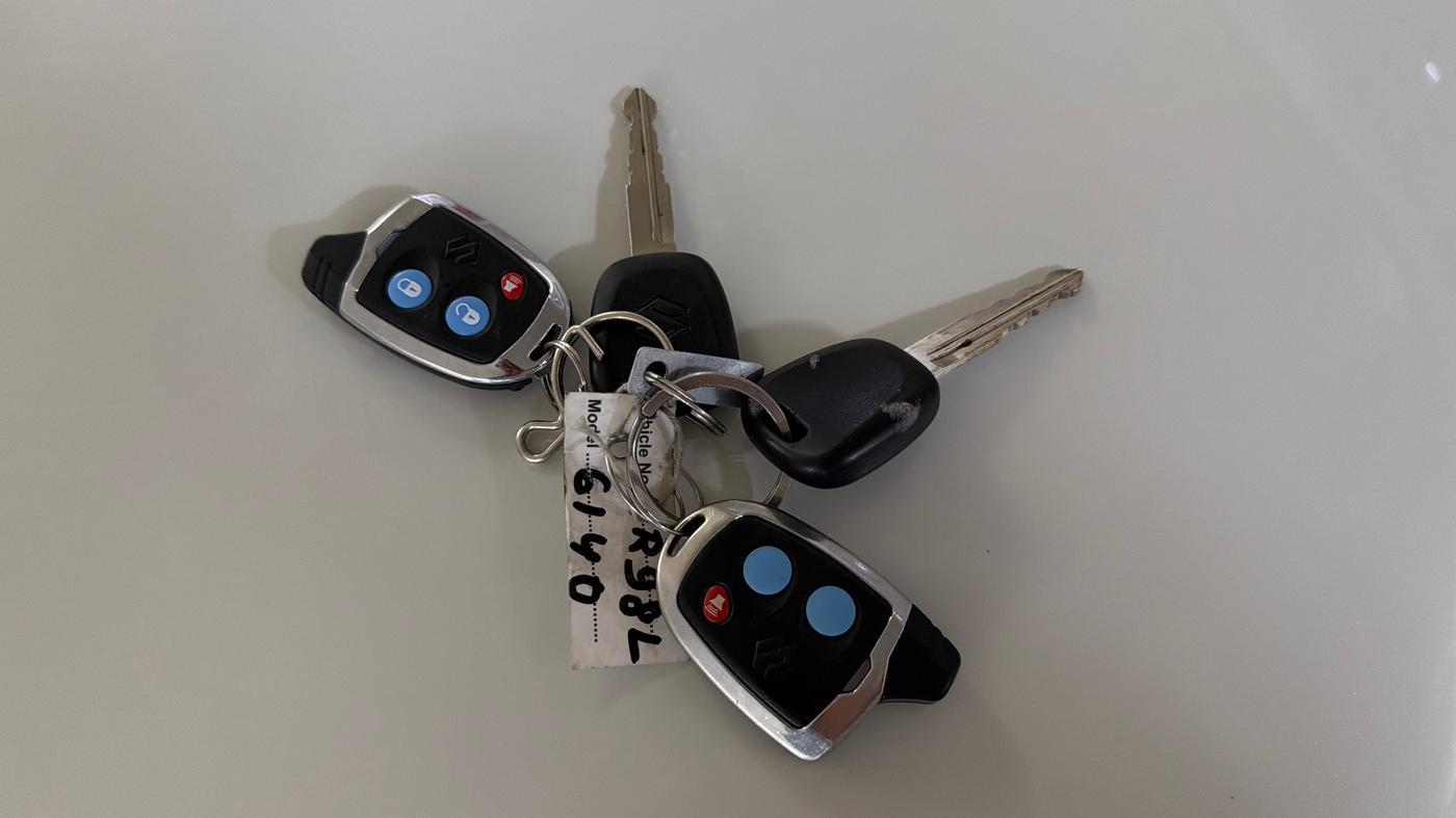 2023 Maruti Swift LXI, Petrol, Manual, 24,990 km, Key Close Up
