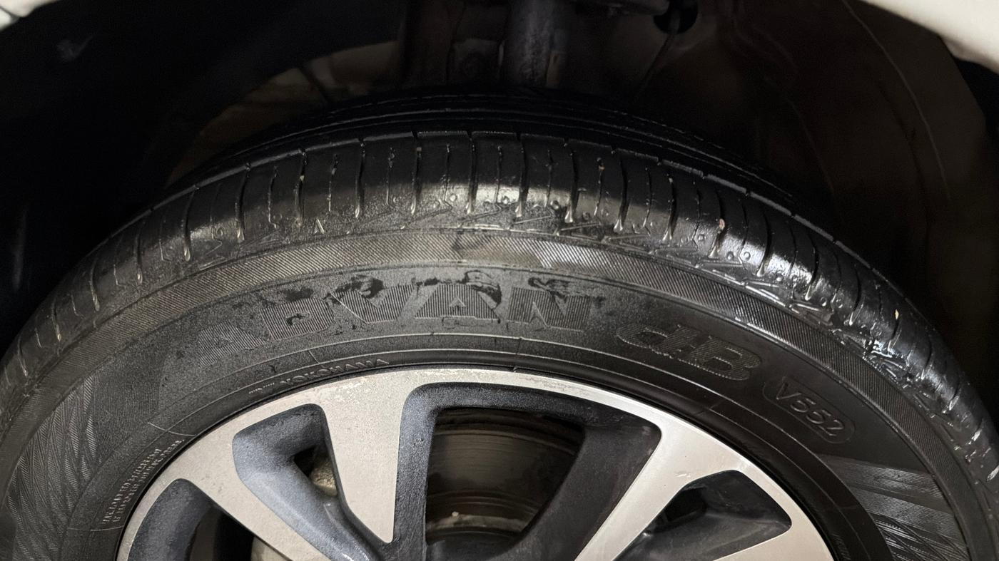 2023 Maruti Swift LXI, Petrol, Manual, 24,990 km, Left Front Tyre Tread