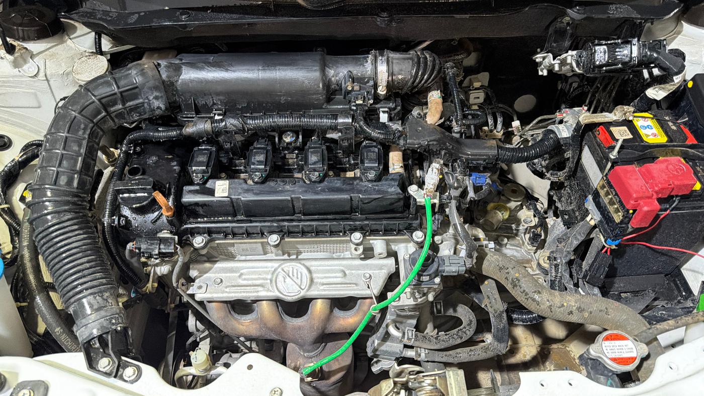 2023 Maruti Swift LXI, Petrol, Manual, 24,990 km, Engine View
