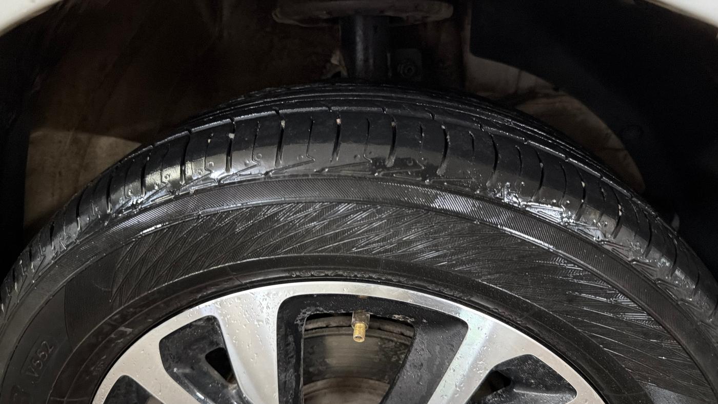 2023 Maruti Swift LXI, Petrol, Manual, 24,990 km, Right Front Tyre Tread
