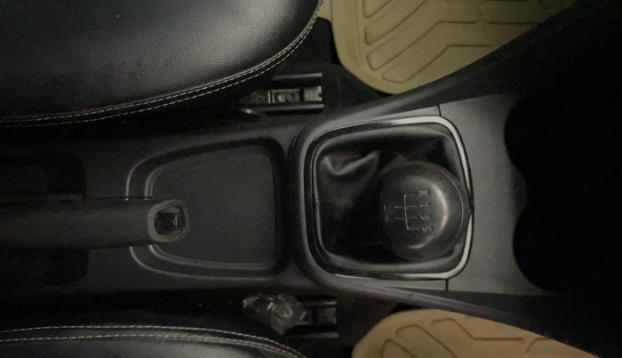 2017 Volkswagen Ameo TRENDLINE 1.2L, Petrol, Manual, 72,543 km, Gear Lever