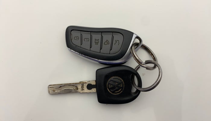 2017 Volkswagen Ameo TRENDLINE 1.2L, Petrol, Manual, 72,543 km, Key Close Up