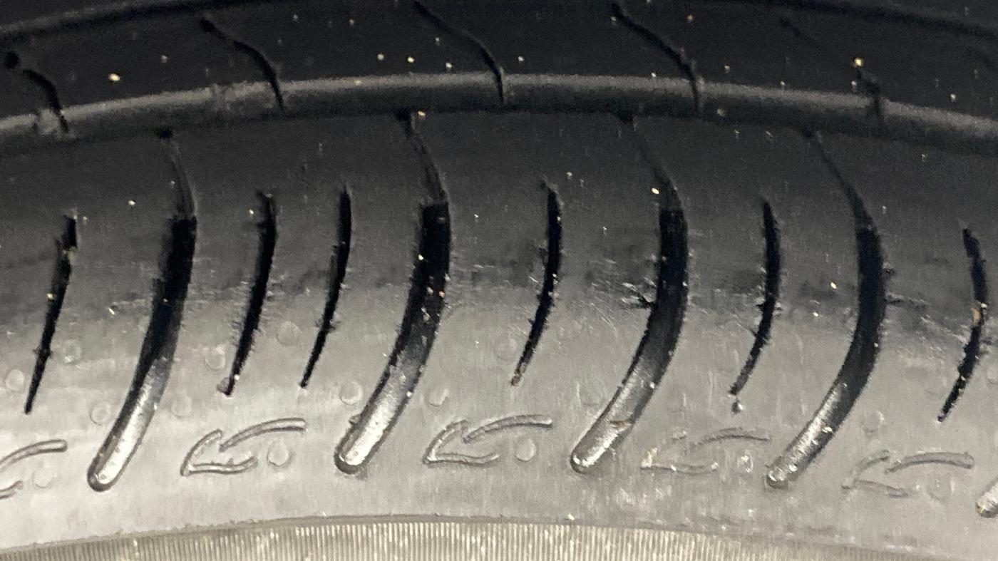 2021 Maruti Ciaz SIGMA 1.5 SHVS MT  PETROL, Petrol, Manual, 1,00,250 km, Right Front Tyre Tread