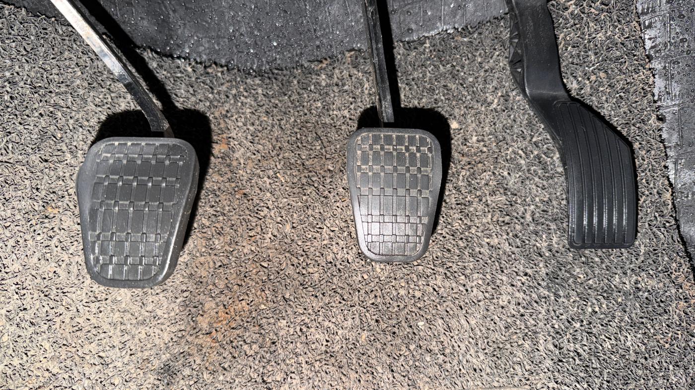 2023 Tata PUNCH PURE MT, Petrol, Manual, 13,997 km, Pedals