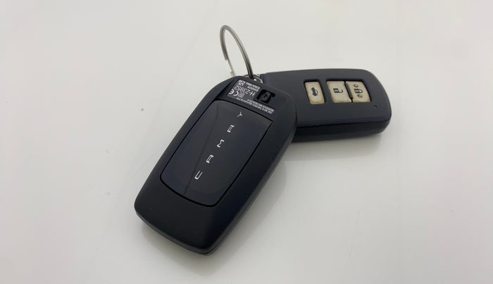 2014 Toyota Camry 2.5L AT, Petrol, Automatic, 30,555 km, Key Close Up