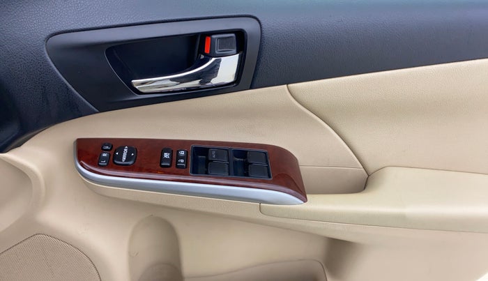 2014 Toyota Camry 2.5L AT, Petrol, Automatic, 30,555 km, Driver Side Door Panels Control