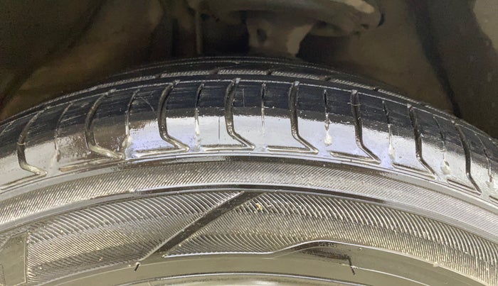 2014 Toyota Camry 2.5L AT, Petrol, Automatic, 30,555 km, Left Front Tyre Tread