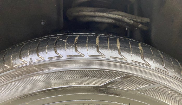 2014 Toyota Camry 2.5L AT, Petrol, Automatic, 30,555 km, Left Rear Tyre Tread