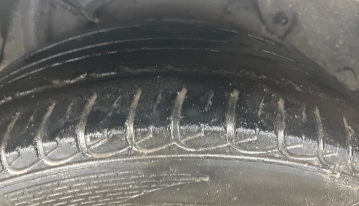 2016 Hyundai New Elantra 1.8 SX AT VTVT, Petrol, Automatic, 1,05,897 km, Left Rear Tyre Tread