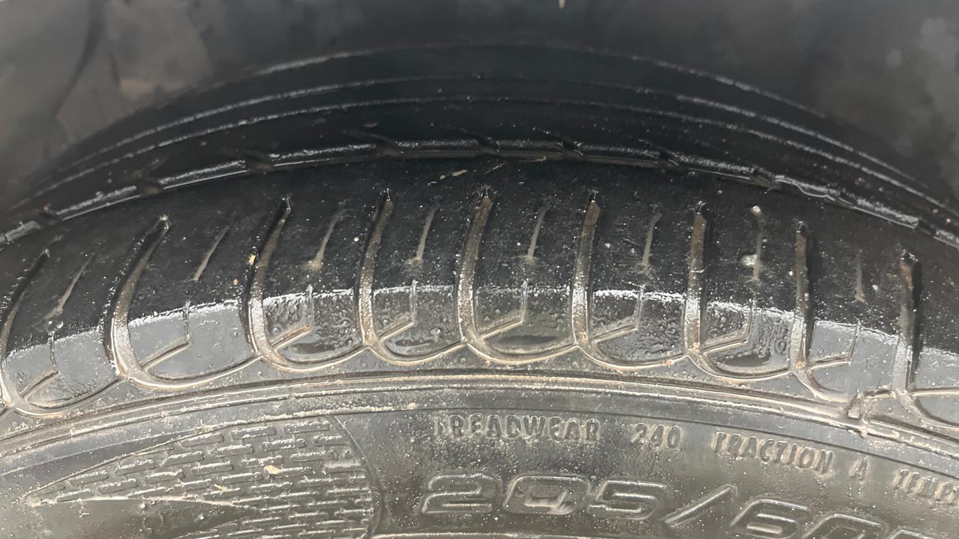 2016 Hyundai New Elantra 1.8 SX AT VTVT, Petrol, Automatic, 1,05,897 km, Left Front Tyre Tread