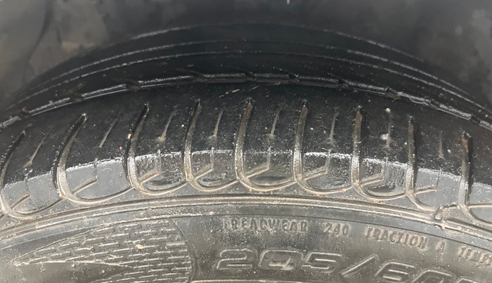 2016 Hyundai New Elantra 1.8 SX AT VTVT, Petrol, Automatic, 1,05,897 km, Left Front Tyre Tread