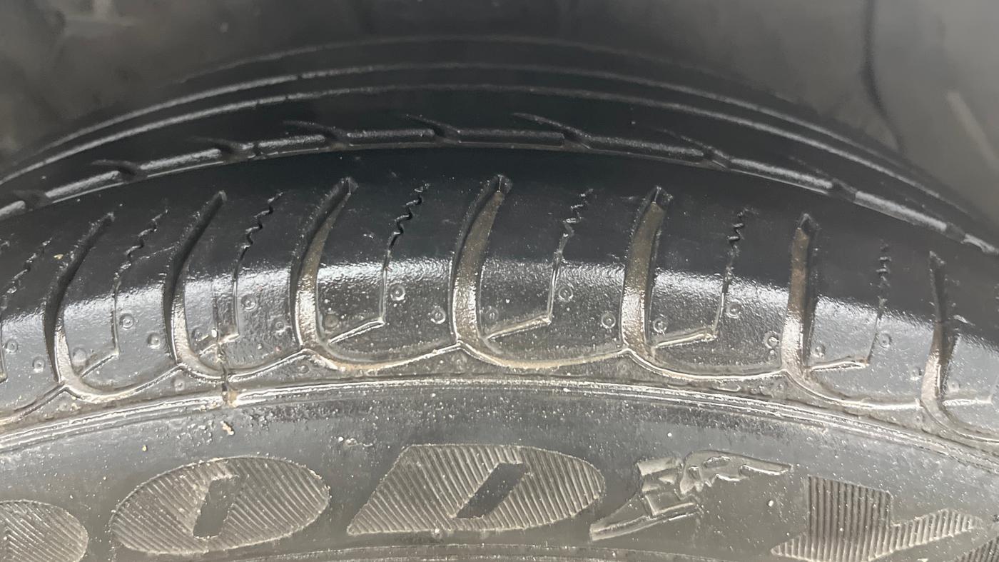2016 Hyundai New Elantra 1.8 SX AT VTVT, Petrol, Automatic, 1,05,897 km, Right Front Tyre Tread
