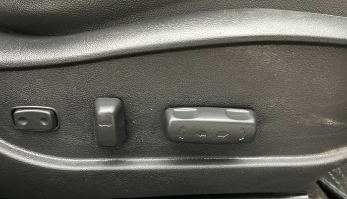 2016 Hyundai New Elantra 1.8 SX AT VTVT, Petrol, Automatic, 1,05,897 km, Driver Side Adjustment Panel