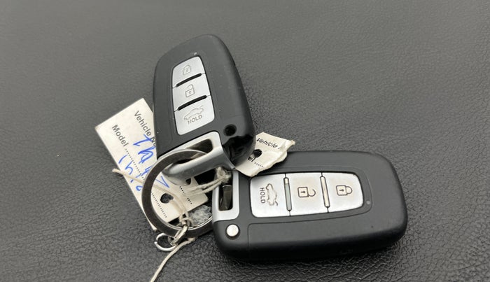 2016 Hyundai New Elantra 1.8 SX AT VTVT, Petrol, Automatic, 1,05,897 km, Key Close Up