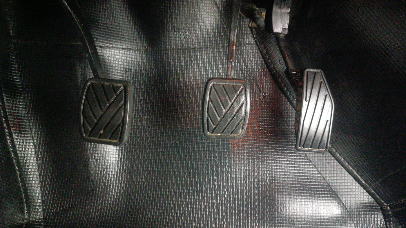 2022 Maruti XL6 ALPHA MT, Petrol, Manual, 47,450 km, Pedals
