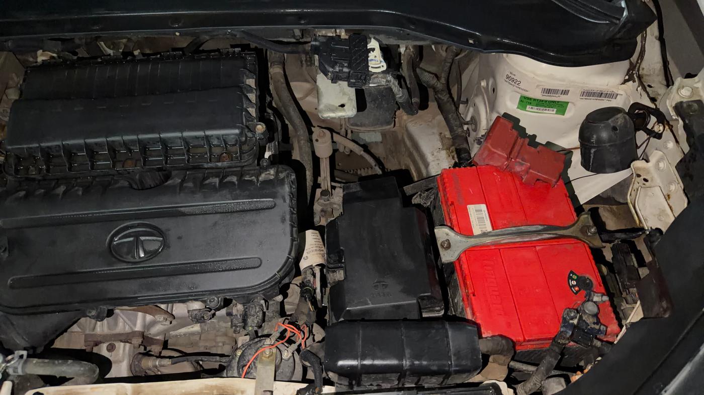 2022 Tata PUNCH PURE MT, Petrol, Manual, 83,190 km, Engine View - Left