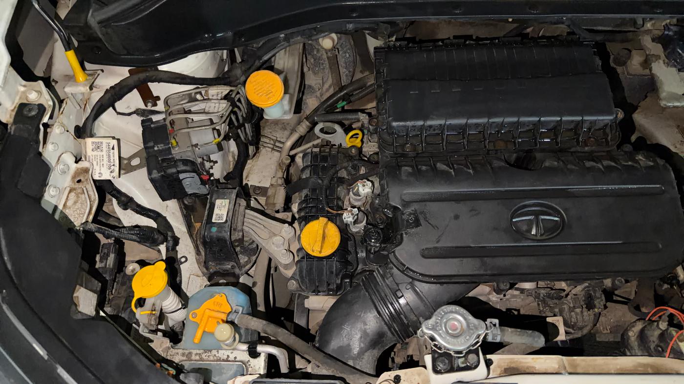 2022 Tata PUNCH PURE MT, Petrol, Manual, 83,190 km, Engine View - Right