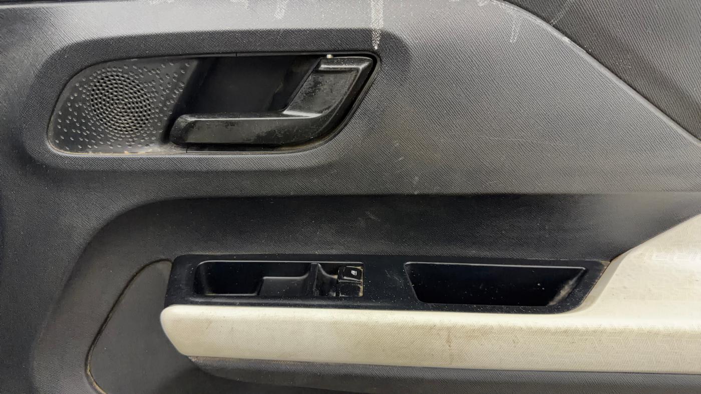 2022 Tata PUNCH PURE MT, Petrol, Manual, 83,190 km, Driver Side Door Panels Control