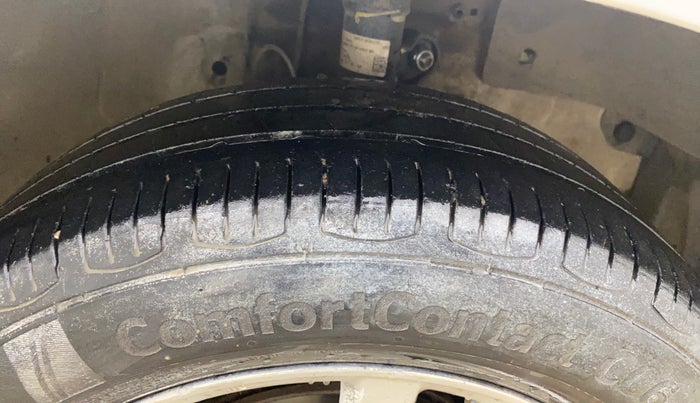 2017 Honda Brio VX MT, Petrol, Manual, 75,298 km, Right Front Tyre Tread