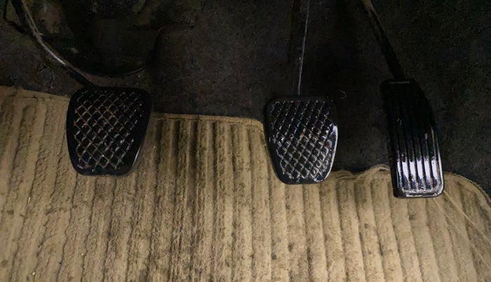 2017 Honda Brio VX MT, Petrol, Manual, 75,298 km, Pedals