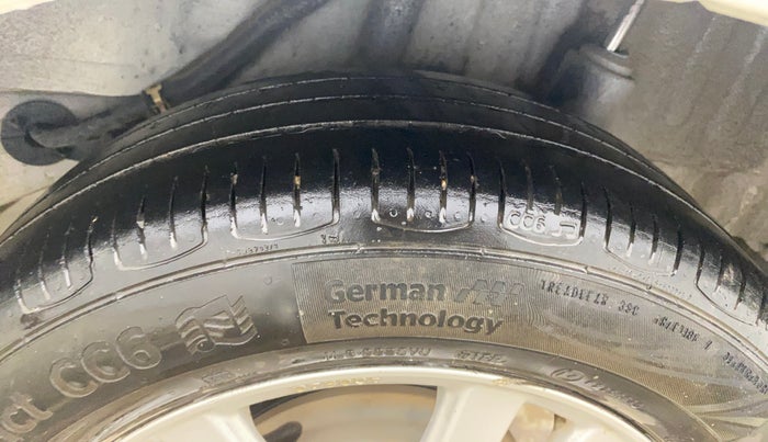 2017 Honda Brio VX MT, Petrol, Manual, 75,298 km, Left Rear Tyre Tread