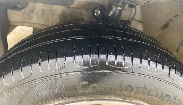 2017 Honda Brio VX MT, Petrol, Manual, 75,298 km, Left Front Tyre Tread