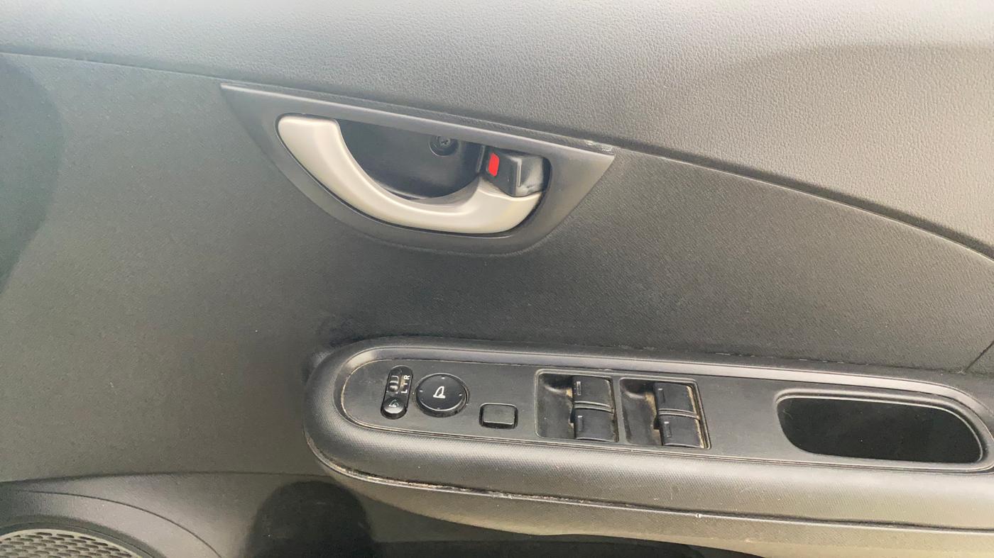 2017 Honda Brio VX MT, Petrol, Manual, 75,298 km, Driver Side Door Panels Control
