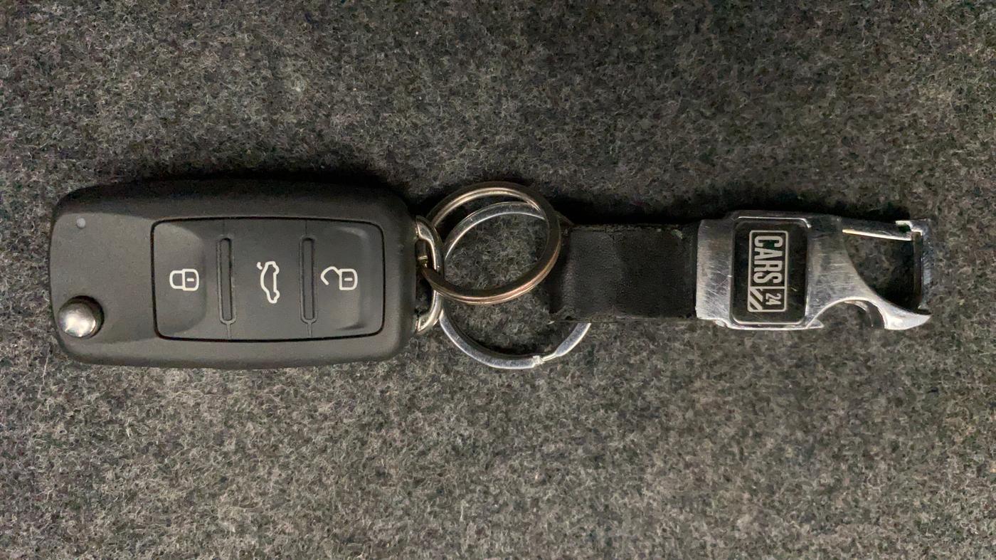 2018 Volkswagen Ameo HIGHLINE PLUS 1.5L 16 ALLOY, Diesel, Manual, 50,979 km, Key Close Up