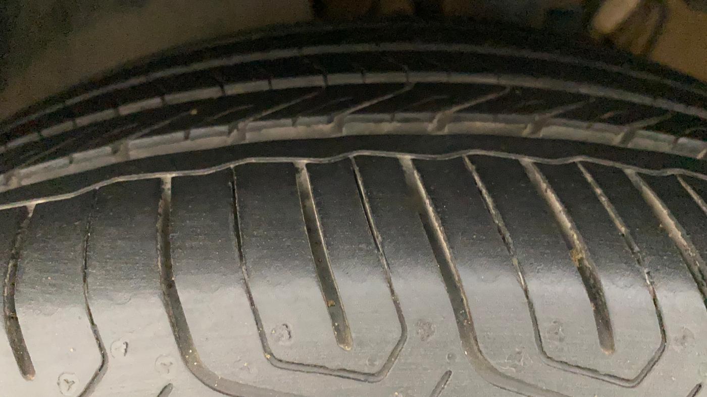 2018 Volkswagen Ameo HIGHLINE PLUS 1.5L 16 ALLOY, Diesel, Manual, 50,979 km, Left Front Tyre Tread