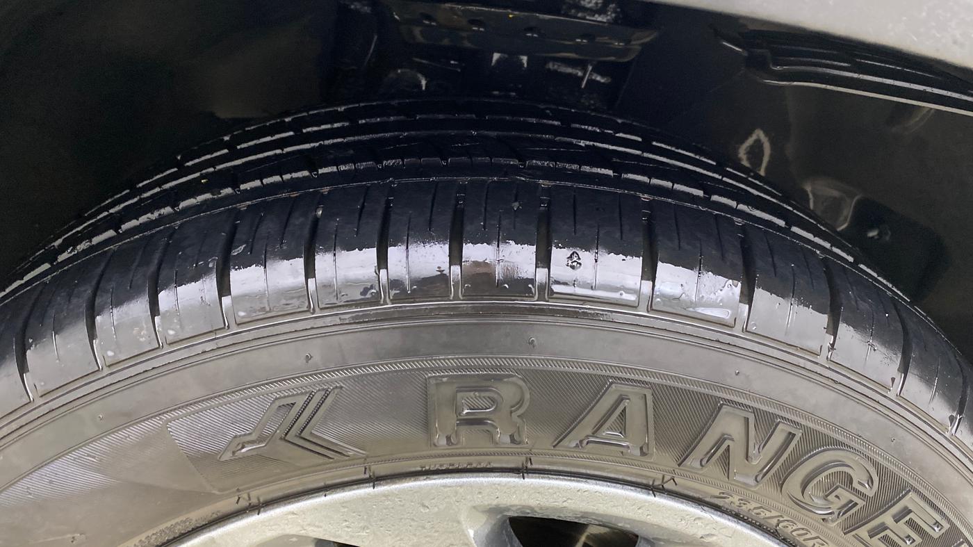 2021 Tata Safari XTA PLUS, Diesel, Automatic, 95,439 km, Right Front Tyre Tread